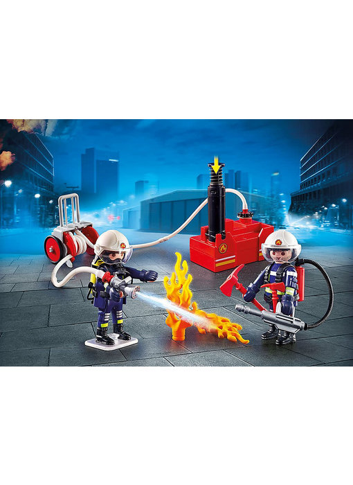Firefighters with Water Pump (9468)