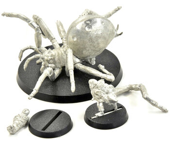 MIDDLE-EARTH In the Clutches of Shelob Sam Frodo #1 METAL LOTR