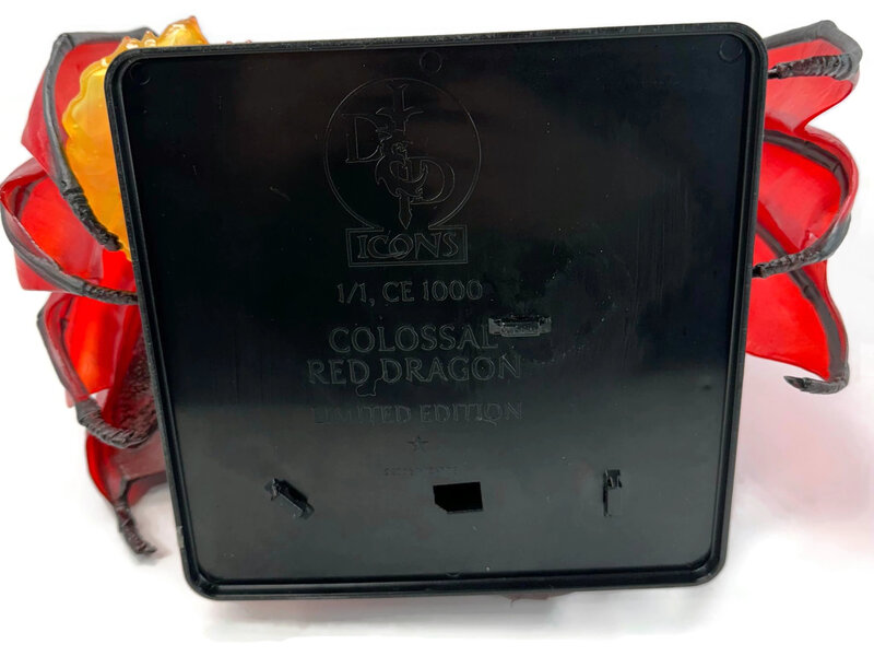 Wizards of the Coast DUNGEONS & DRAGONS Icons Colossal Red Dragon Limited Edition USED with box