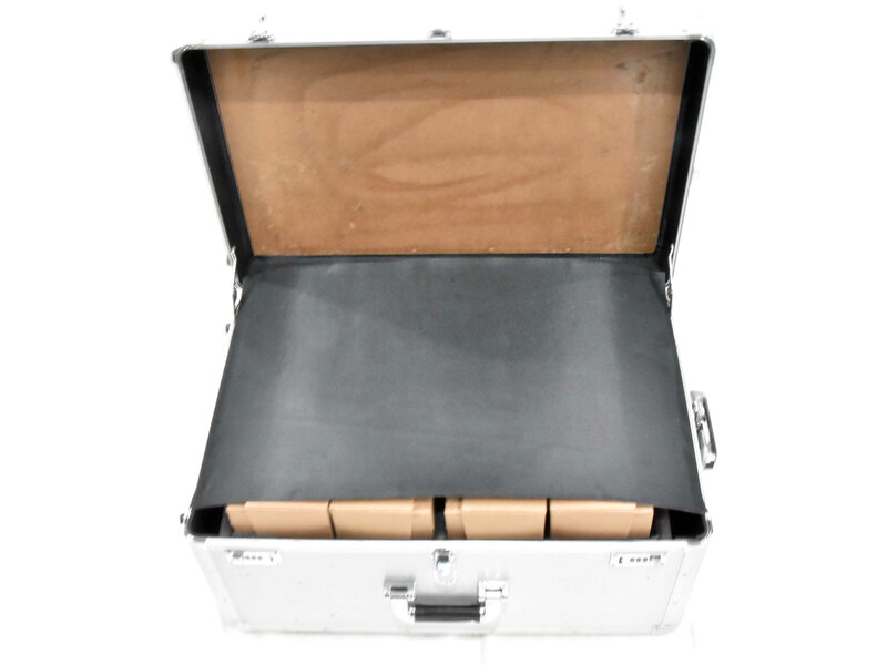VERY BIG TRANSPORT CASE WITH 4 KR CASE