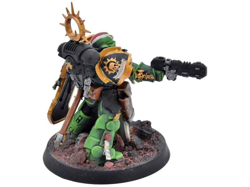 Games Workshop SALAMANDERS Lieutenant with stormshield #1 WELL PAINTED Warhammer 40K