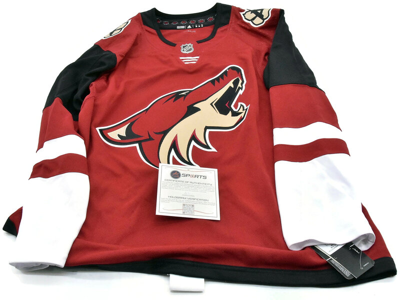 JERSEY Clayton Keller Auto Jersey #9 Arizona Coyotes