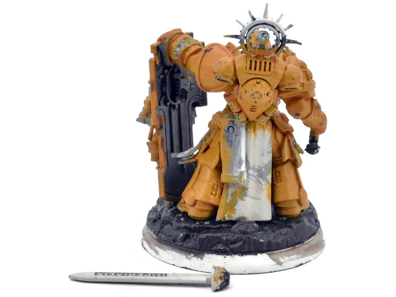 Games Workshop SPACE MARINES Captain With Relic-Shield #1 Warhammer 40K Need repair