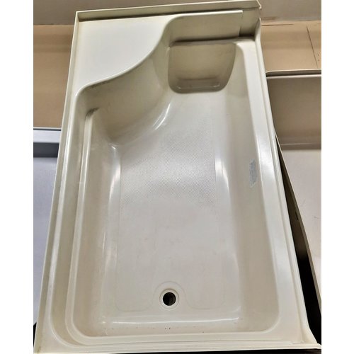 Tub with Seat 50" x 30" Parchment