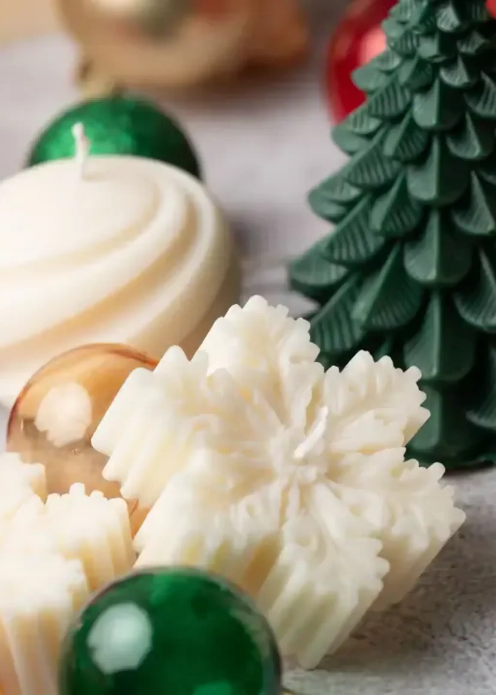 Snowflake Christmas Soy Candle - Wick On Side