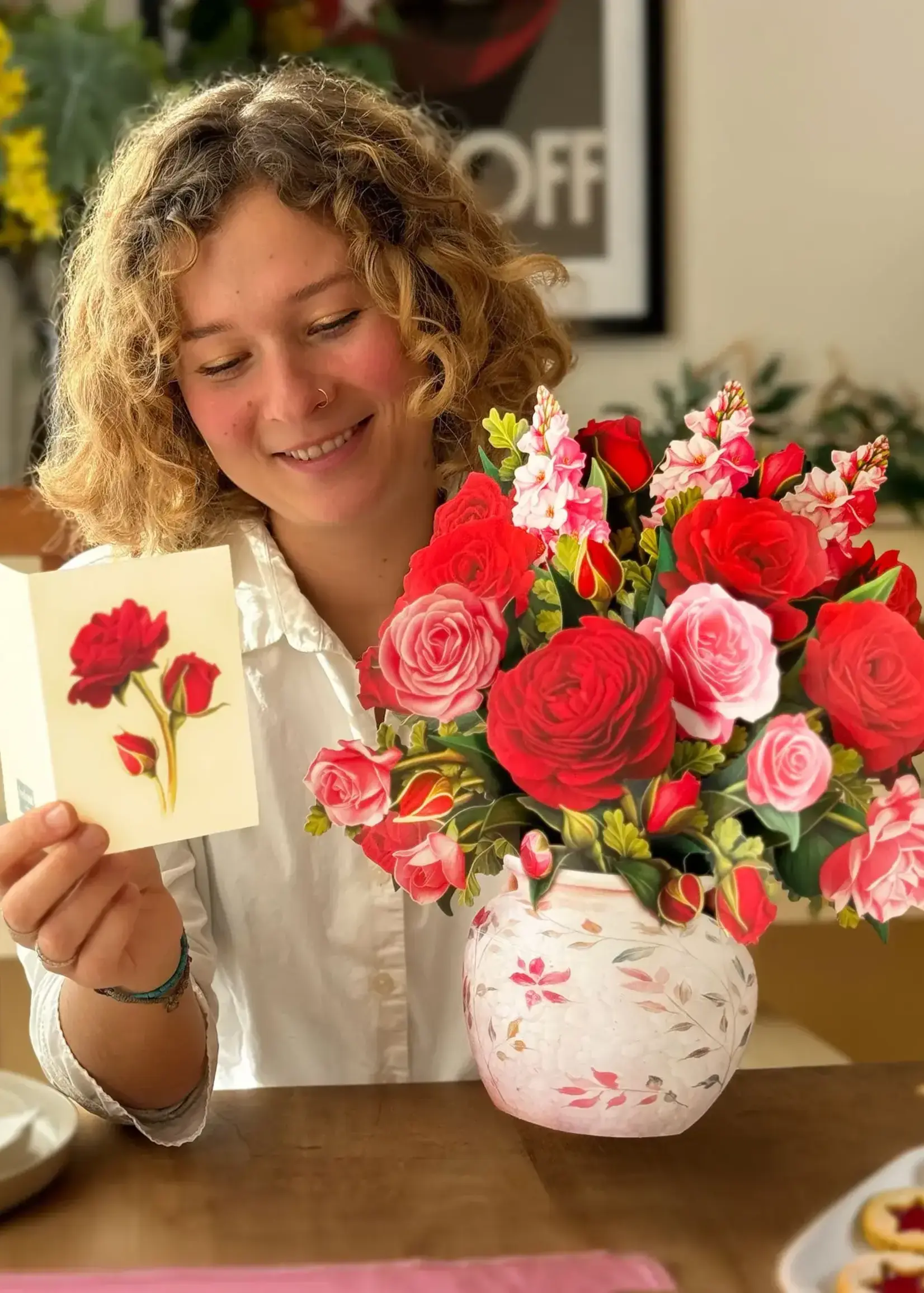 Fresh Cut Flowers Pop-Up Card - Blooming Roses