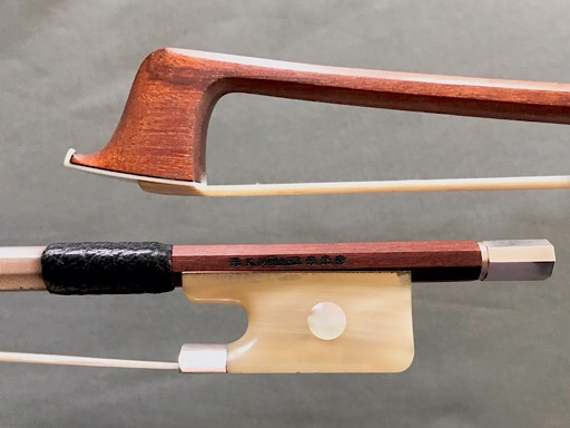 *K. MÜLLER*** Pernambuco viola bow, silver/horn