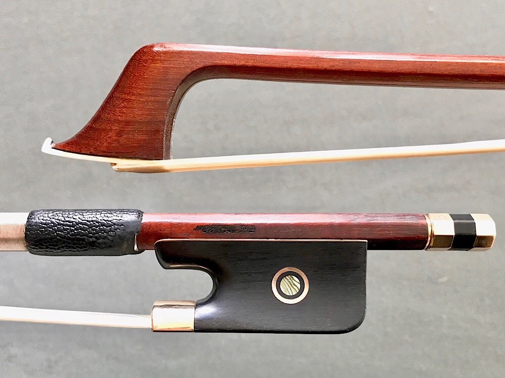 F.K. Müller*** gold-mounted octagonal Pernambuco cello bow, GERMANY, 83.3 grams
