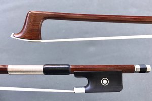 KNOLL octagonl Brazilwood viola bow, 59.8 g. | Metzler Violins