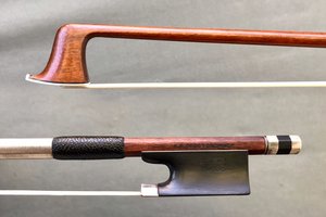 H.R. PFRETZSCHNER round, silver-mounted  violin bow, ca 1900, with newer button, GERMANY