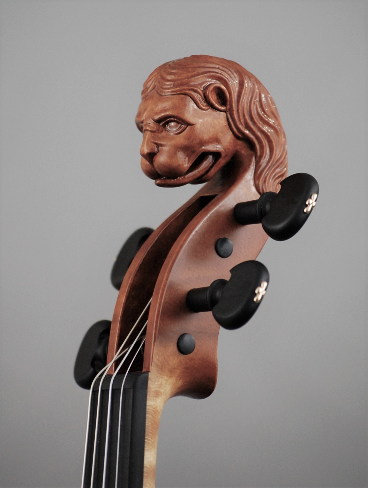 Joseph Liteh Liu lion-head scroll, 2021, fecit Kansas City, Missouri, USA -  Metzler Violin Shop