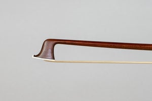 H.R. PFRETZSCHNER round, gold-mounted violin bow, ca 1900, GERMANY, 60.7g