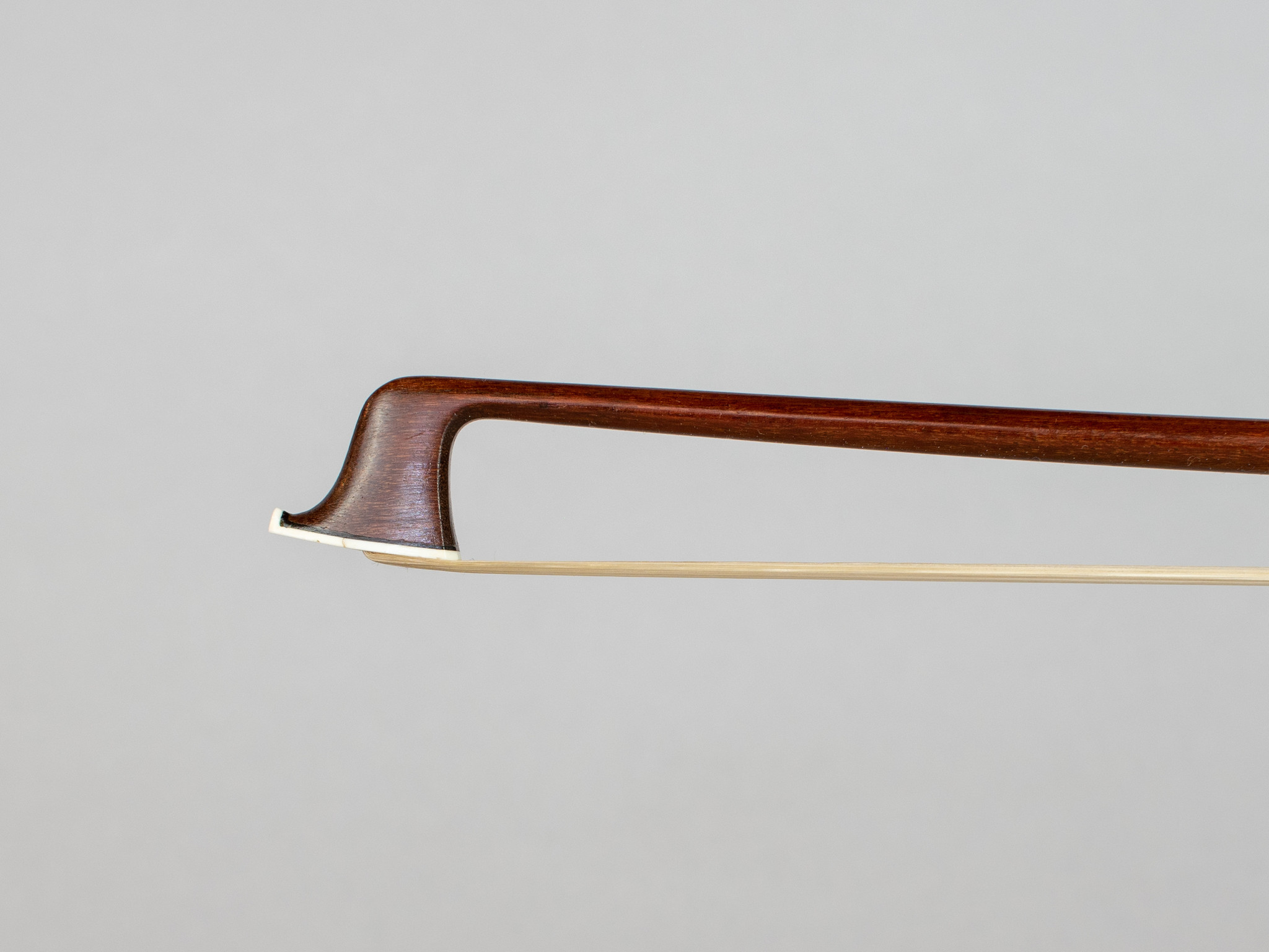 H.R. PFRETZSCHNER round, gold-mounted violin bow, ca 1900, GERMANY