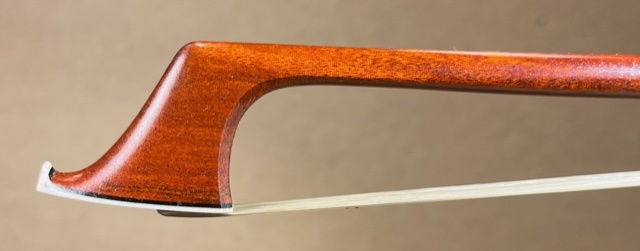 L. GUTHRIE cello bow, round pernambuco stick, plain premium polished ebony frog, tinsel/silver, 82.3g