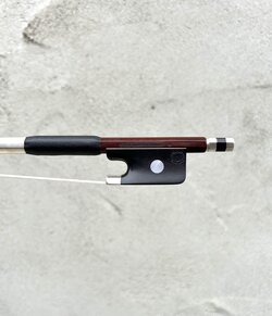 OTTO DURRSCHMIDT * Pernambuco viola bow, octagonal, silver