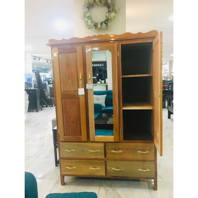 Wardrobe (4ft) - 3 Door w/ Shelf