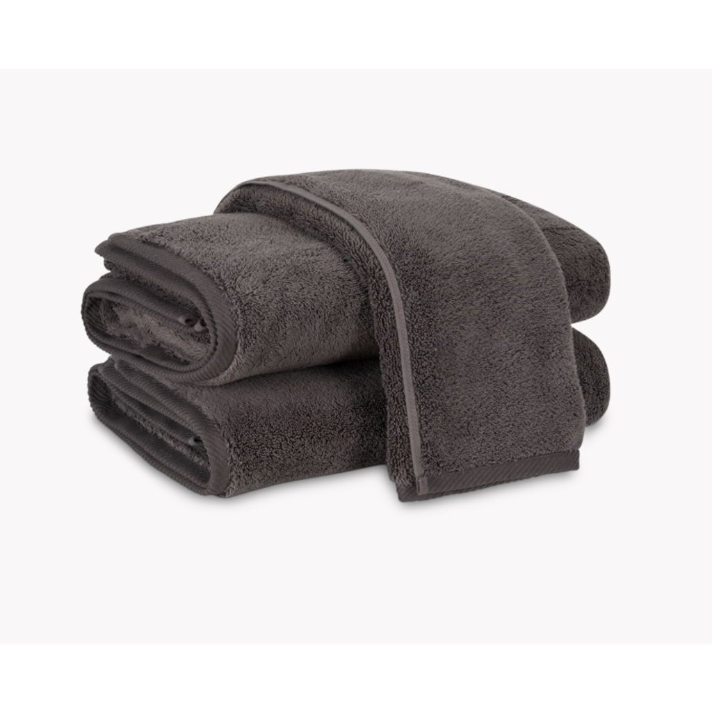 https://cdn.shoplightspeed.com/shops/629044/files/25924193/1024x1024x2/matouk-milagro-bath-towels.jpg