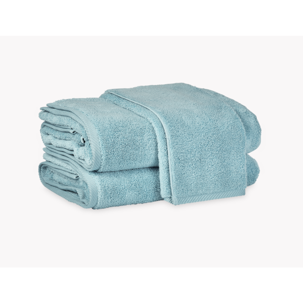 https://cdn.shoplightspeed.com/shops/629044/files/25924200/1024x1024x2/matouk-milagro-bath-towels.jpg