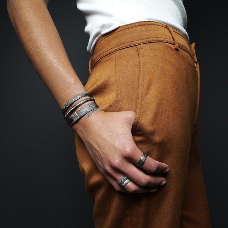 925SUNEERA Textured Bracelet with White Diamond Stripe