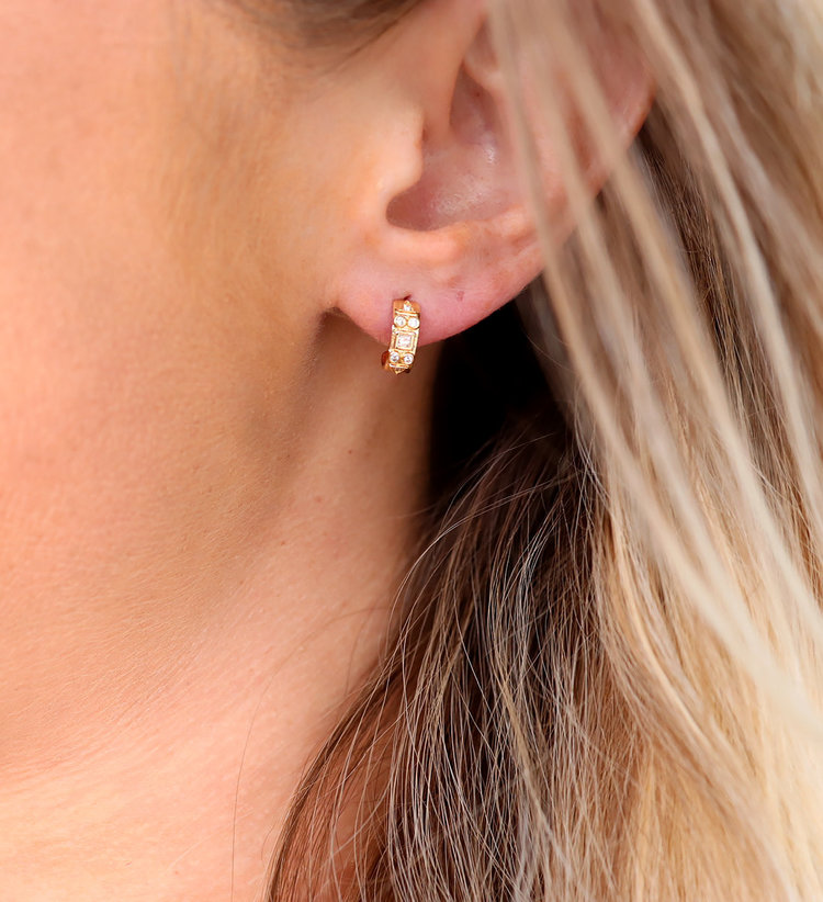 Celine d'Aoust Geometric Diamond Single Huggie Earring