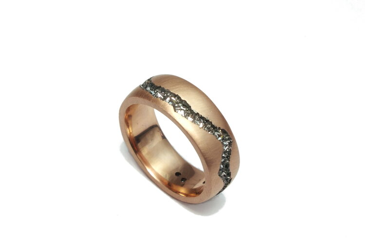 TAP Rose Gold Brushed Band with Center Diamond Fissure