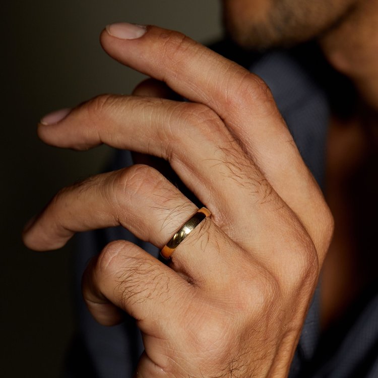 Dana Bronfman Shiny Yellow Gold Classic Medium Square