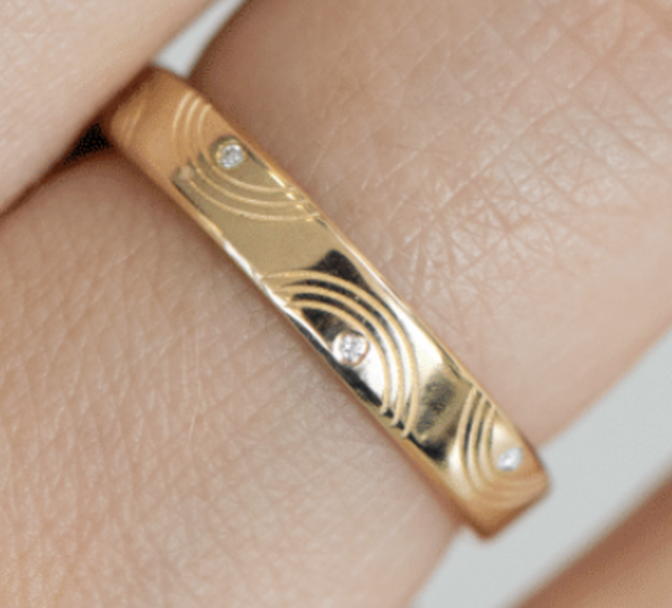 Artemer Wavy Diamond Wedding Ring