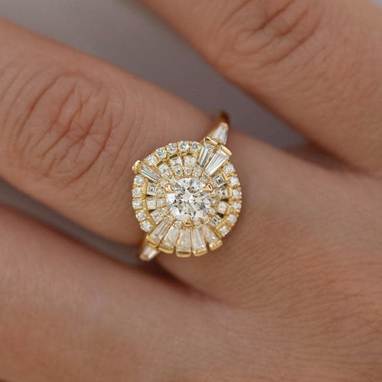 Artemer Diamond Step Ring with Asymmetric Frills