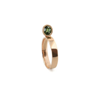 Leslie Paige Perched Stacking Ring with Emerald in Rose Gold
