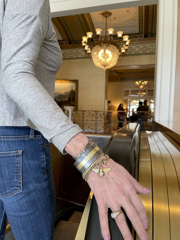 CFJ Bees Charm Bracelet Bombus Large Gold