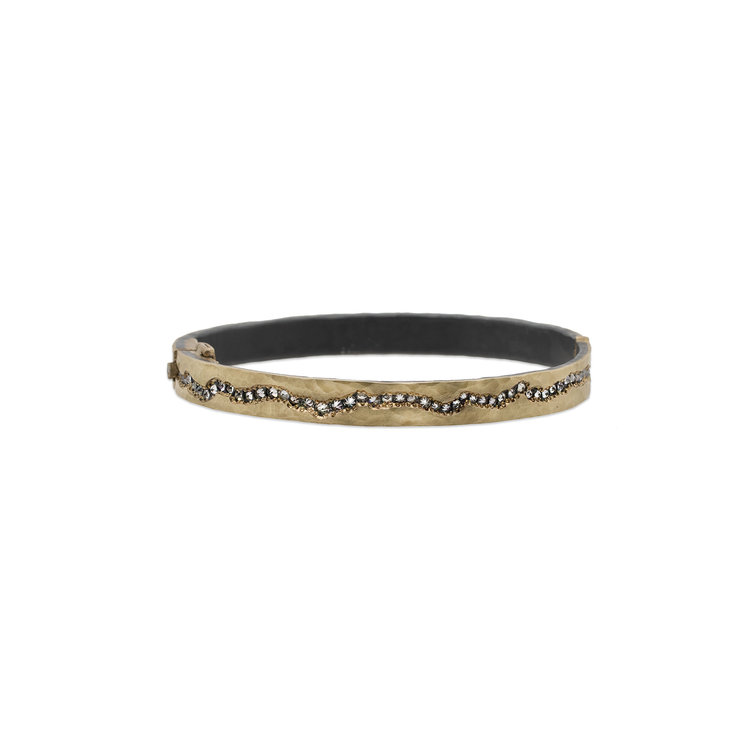 TAP Wide Hammered Oval Diamond Fissure Bangle