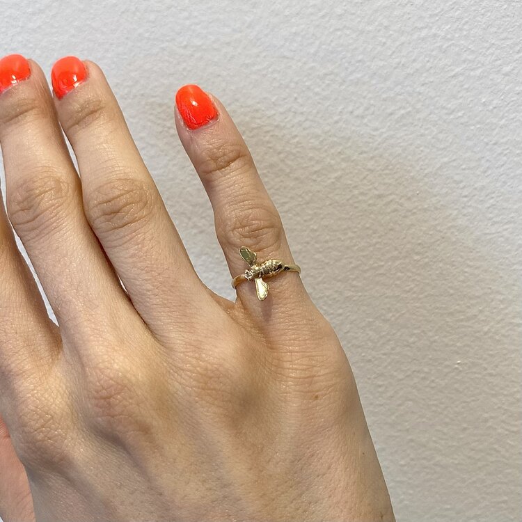 CFJ Bees Midi Ring Tiny Bee Gold