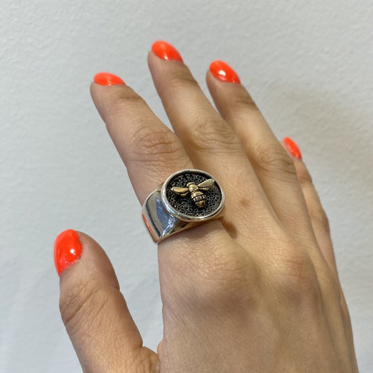 CFJ Bees Signet Ring Tiny Bee Mixed with Diamonds