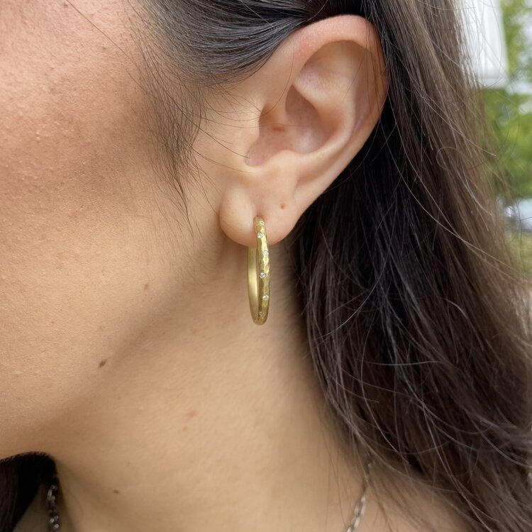 Vintage and Estate 18k Yellow Gold Hammered Diamond 1" Hoops 18k