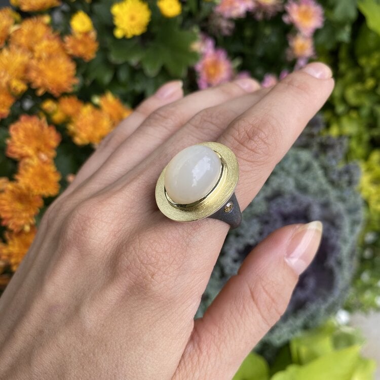 Alishan Oval Moonstone Ring