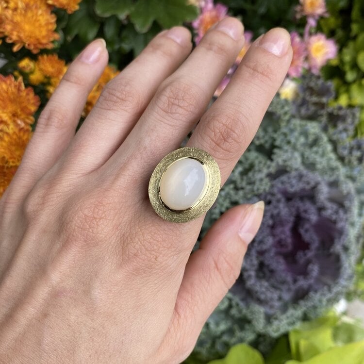 Alishan Oval Moonstone Ring