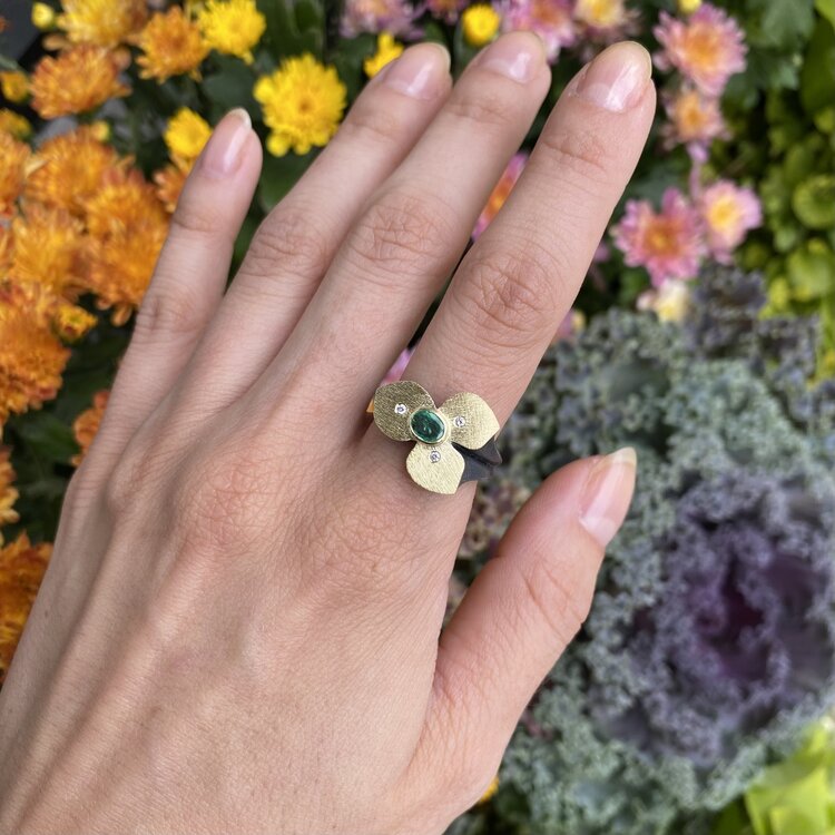 Alishan Flower Ring with Oval Emerald