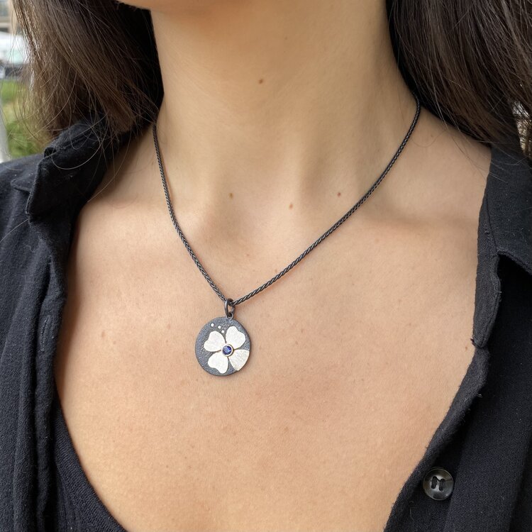 Alishan Round Flower Pendant with Blue Sapphire