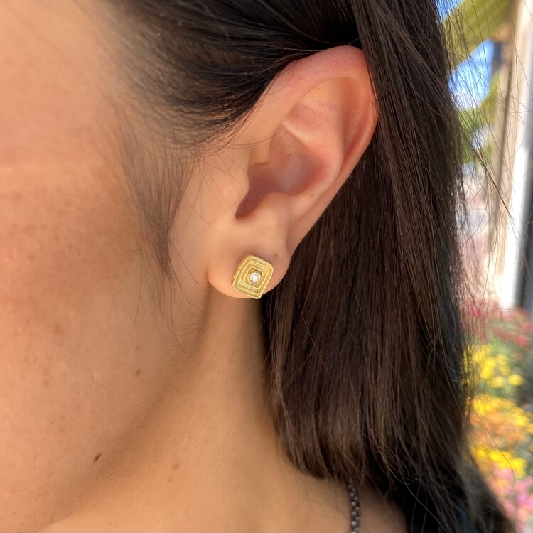 Alishan Square Scroll Stud Earrings