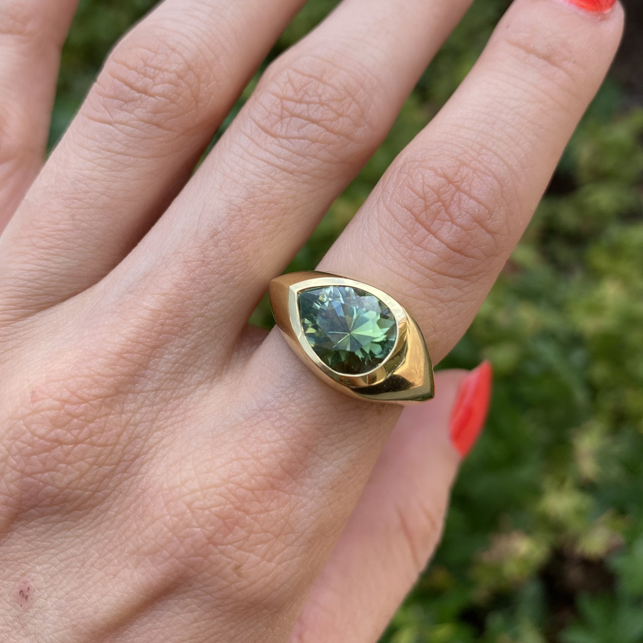 Green Tourmaline Ring at Rs 8023.77 | टूमलाइन अंगूठी in Surat | ID:  26434643097