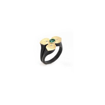Alishan Flower Ring with Oval Emerald