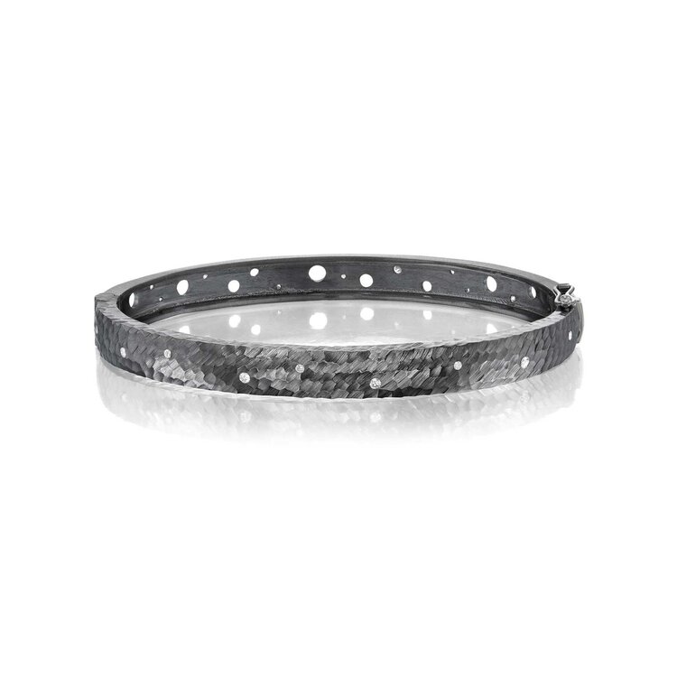 Dana Bronfman Concave Hammered and Oculus Oval Hinged Bangle