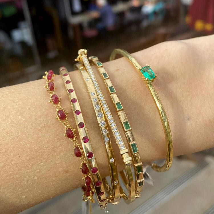 Three Stories Narrow Four Sides of Love Flip Bangle