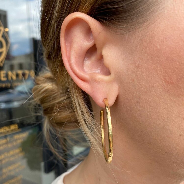 E79 Luxe Classic Hammered Hoops  2"