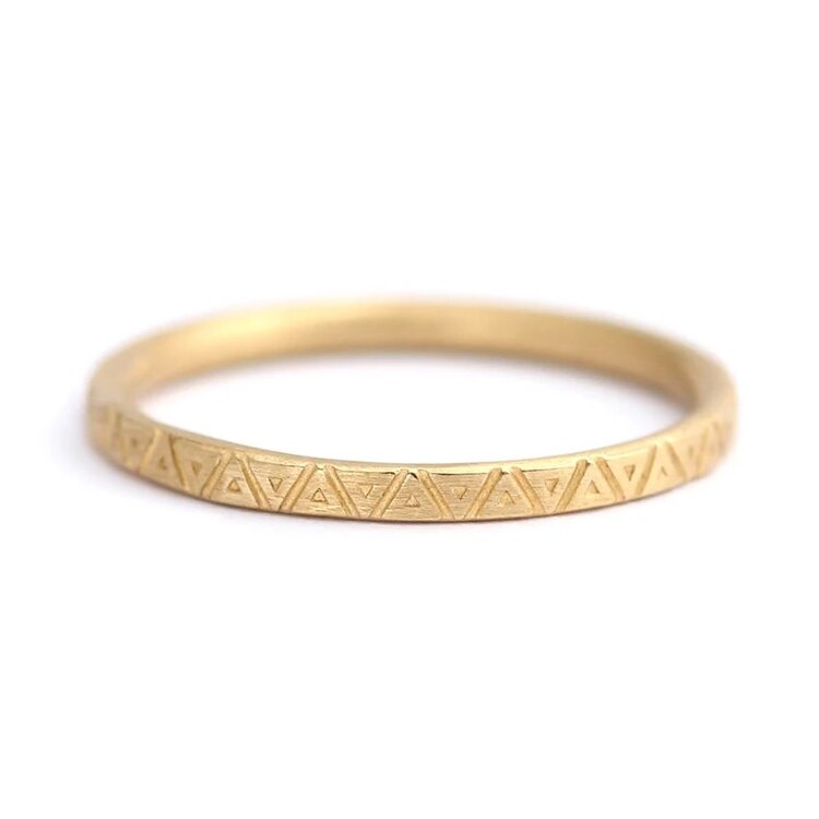 Artemer Geometric Triangle Pattern Engraved Wedding Band Ring