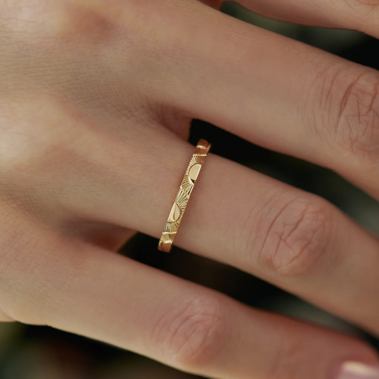 Artemer Engraved Golden Sun Pattern Wedding Band
