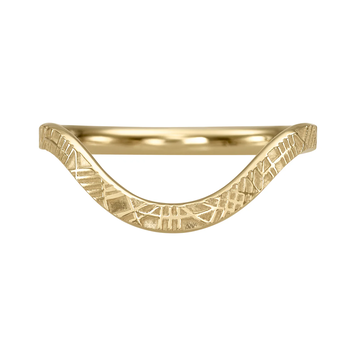 Artemer Curved Geometric Pattern Gold Wedding Band