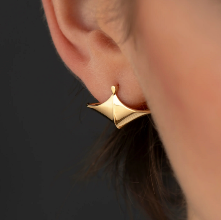Artemer Modern 18K Gold Pointed Wide Huggie Earrings