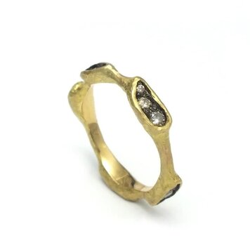 TAP 18K Undulating Band w Round Diamond in Darkened Stations