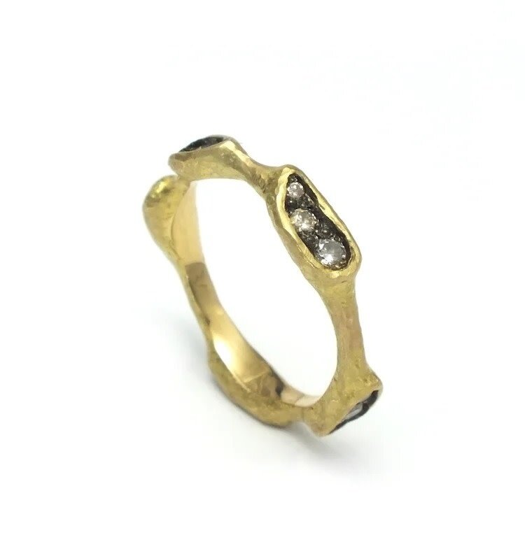 TAP 18K Undulating Band w Round Diamond in Darkened Stations